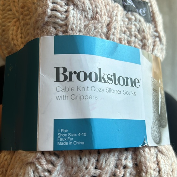 🆕Brookstone Gripper Slipper Socks 🧦 - Picture 4 of 10